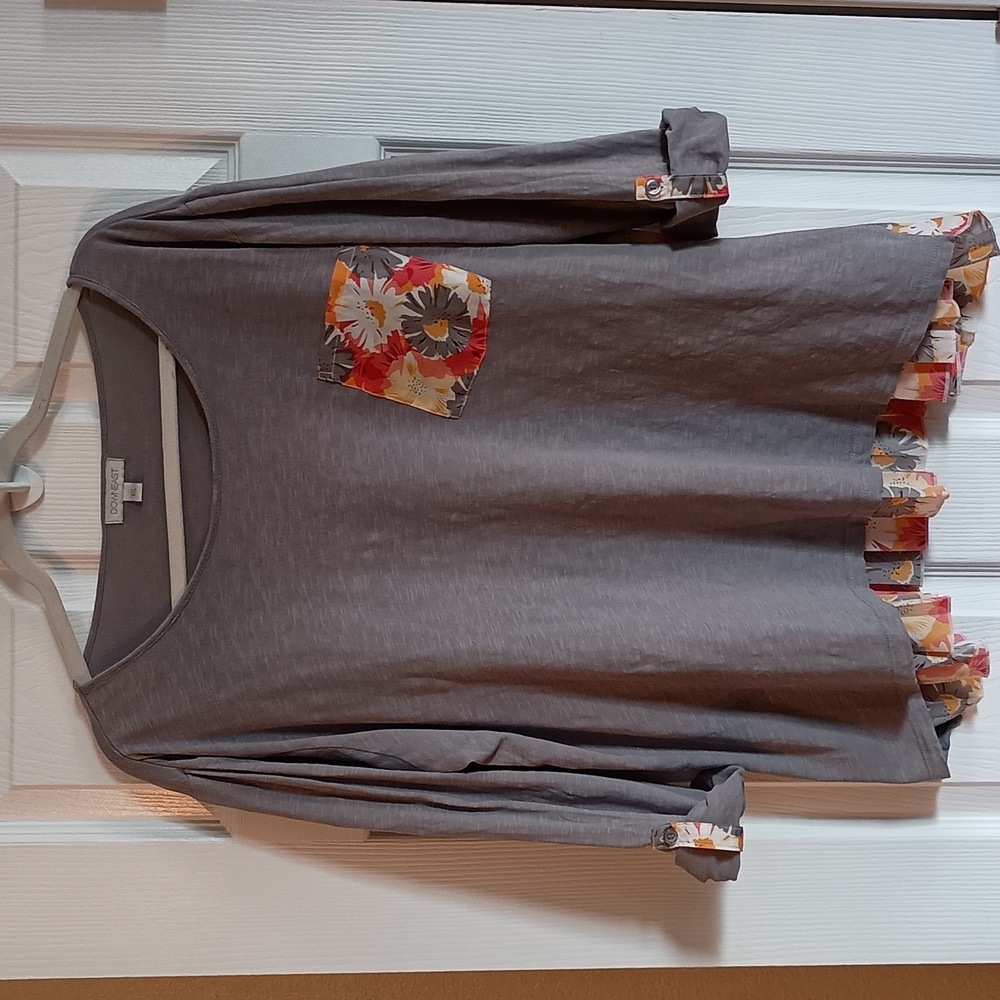 DownEast Floral Pleated Back Tunic y555